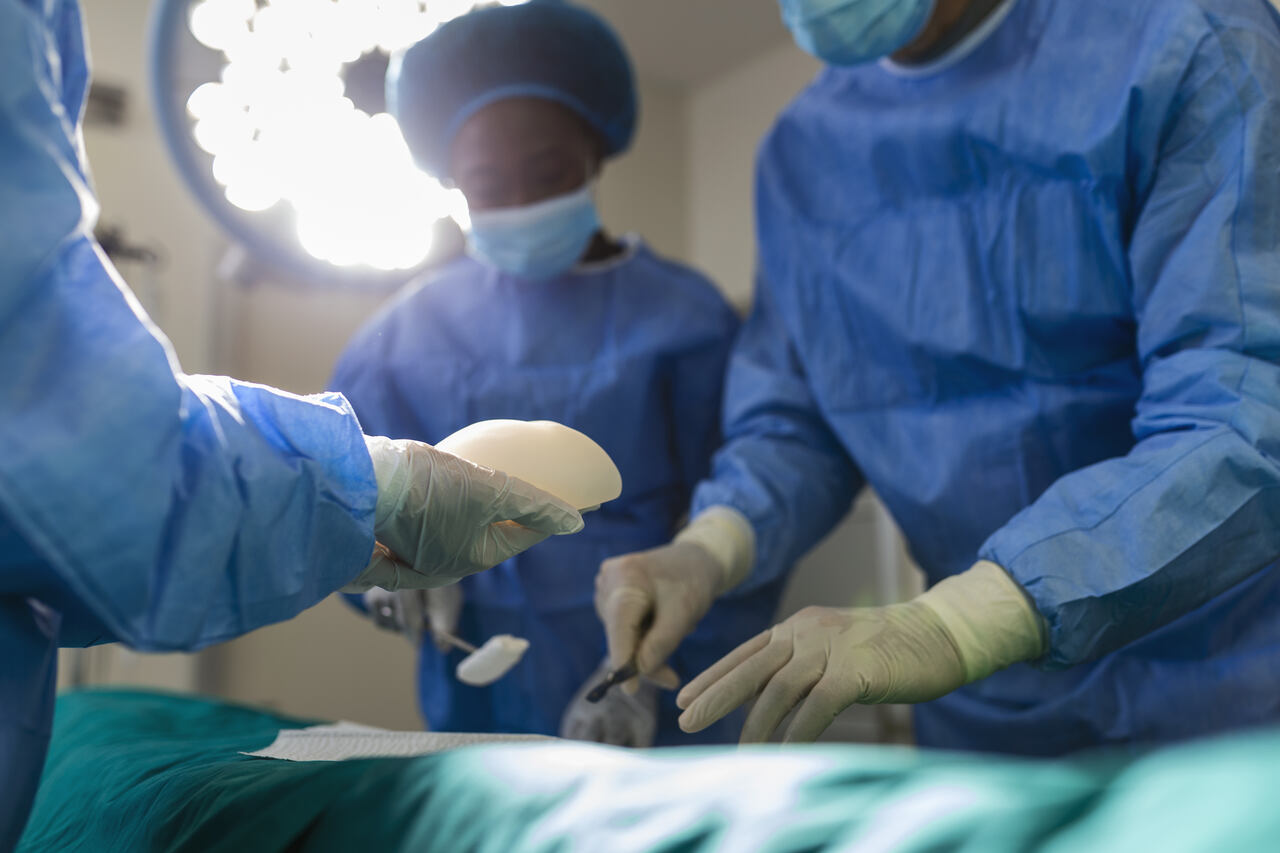 Cirurgião plástico Goiânia: O que é a seroma, e como ela pode ser prevenida ou tratada após a cirurgia?